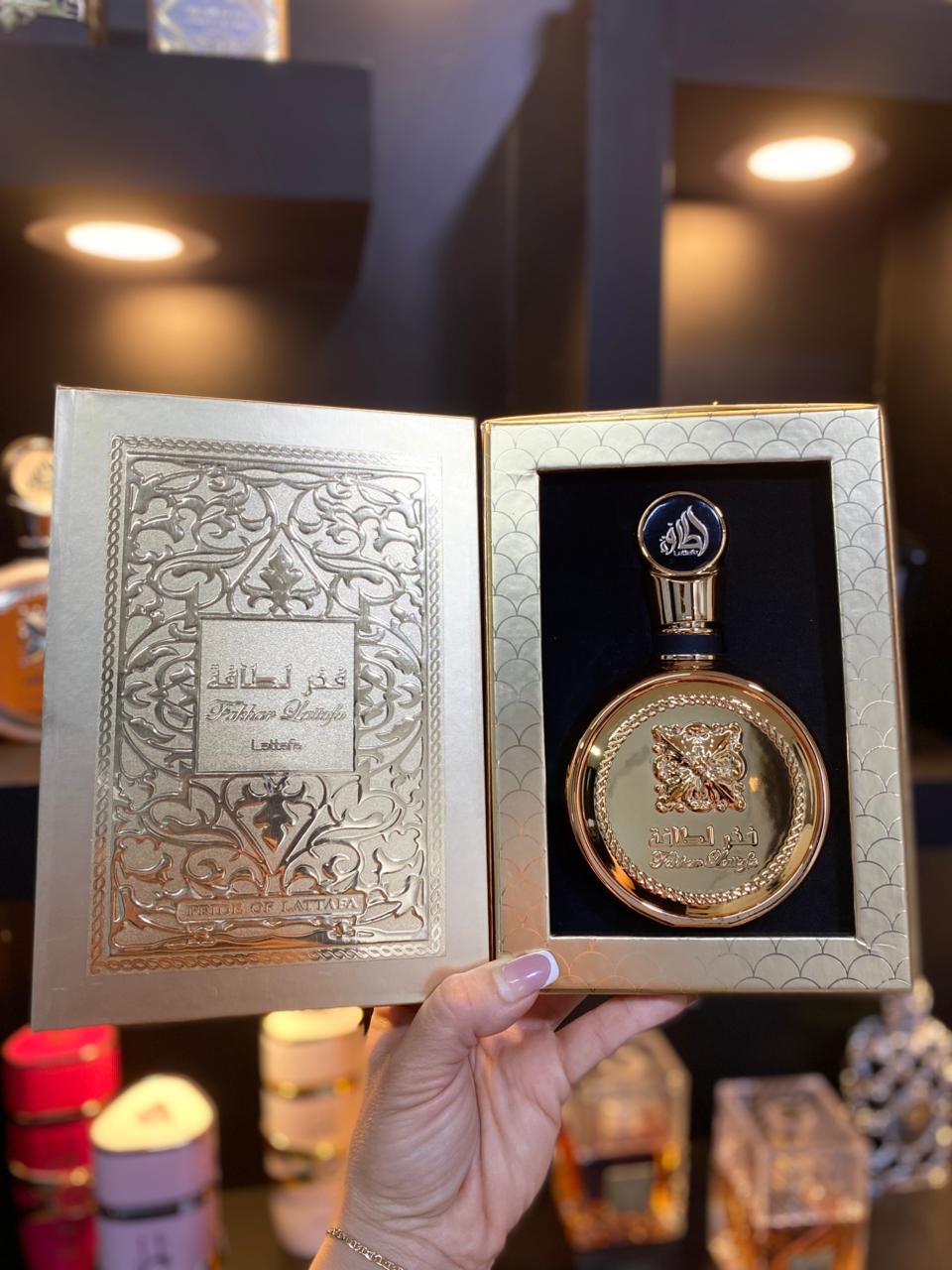 Lattafa Perfumes Fakhar Extrait (Estuche de Lujo)