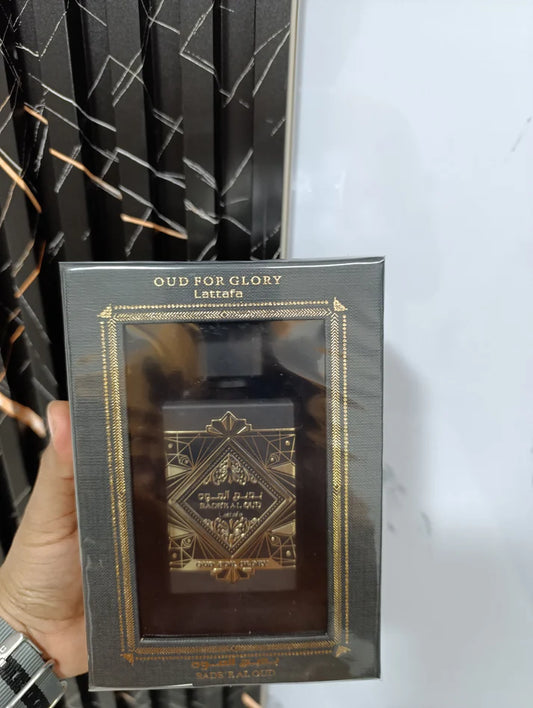 Lattafa Oud For Glory en Estuche de Lujo