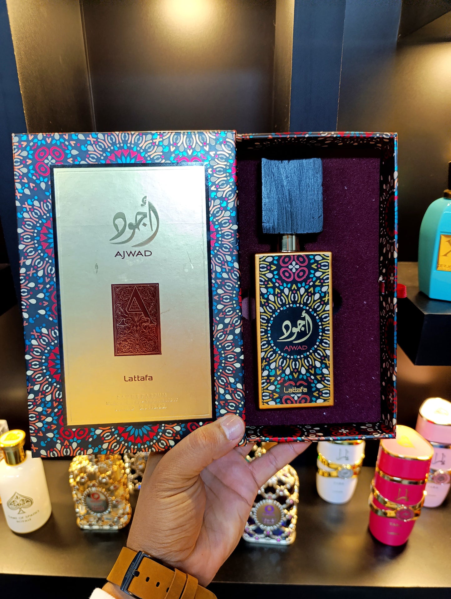 Lattafa Perfumes Ajwad en Estuche de Lujo
